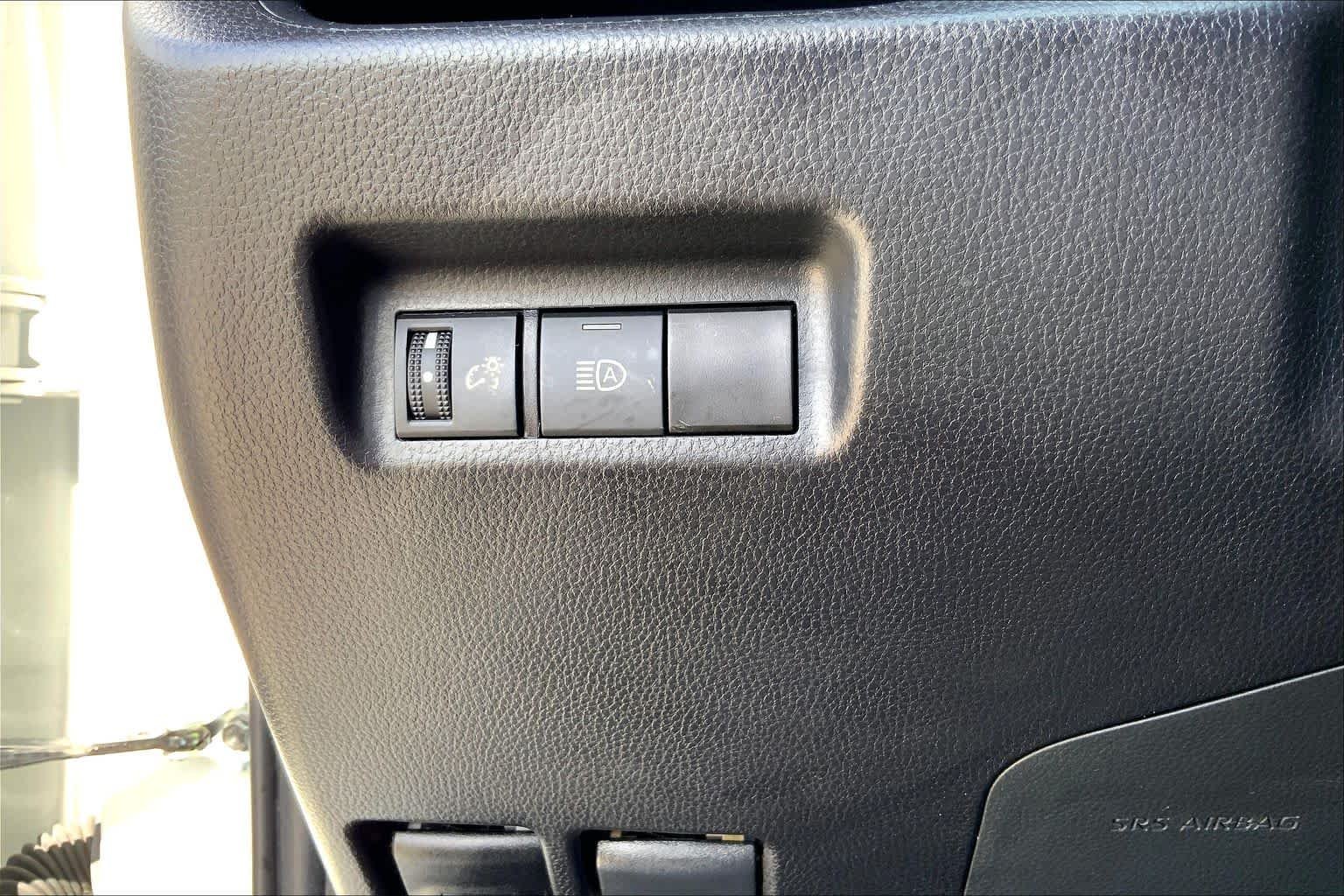 Used 2025 Ice Cap Toyota XLE image 33
