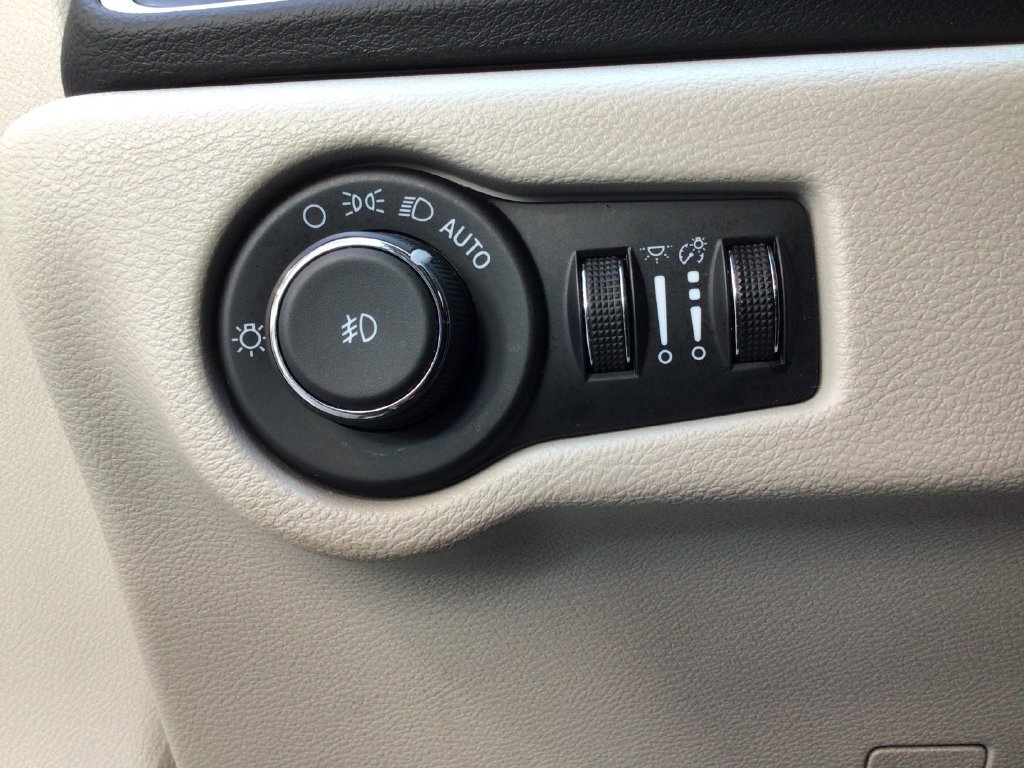 Used 2024 Black Chrysler Touring L image 25