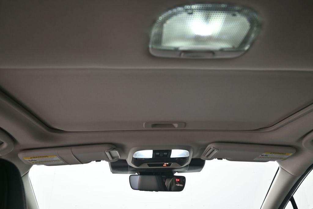 Used 2025 Crystal White Pearl Subaru Limited image 17