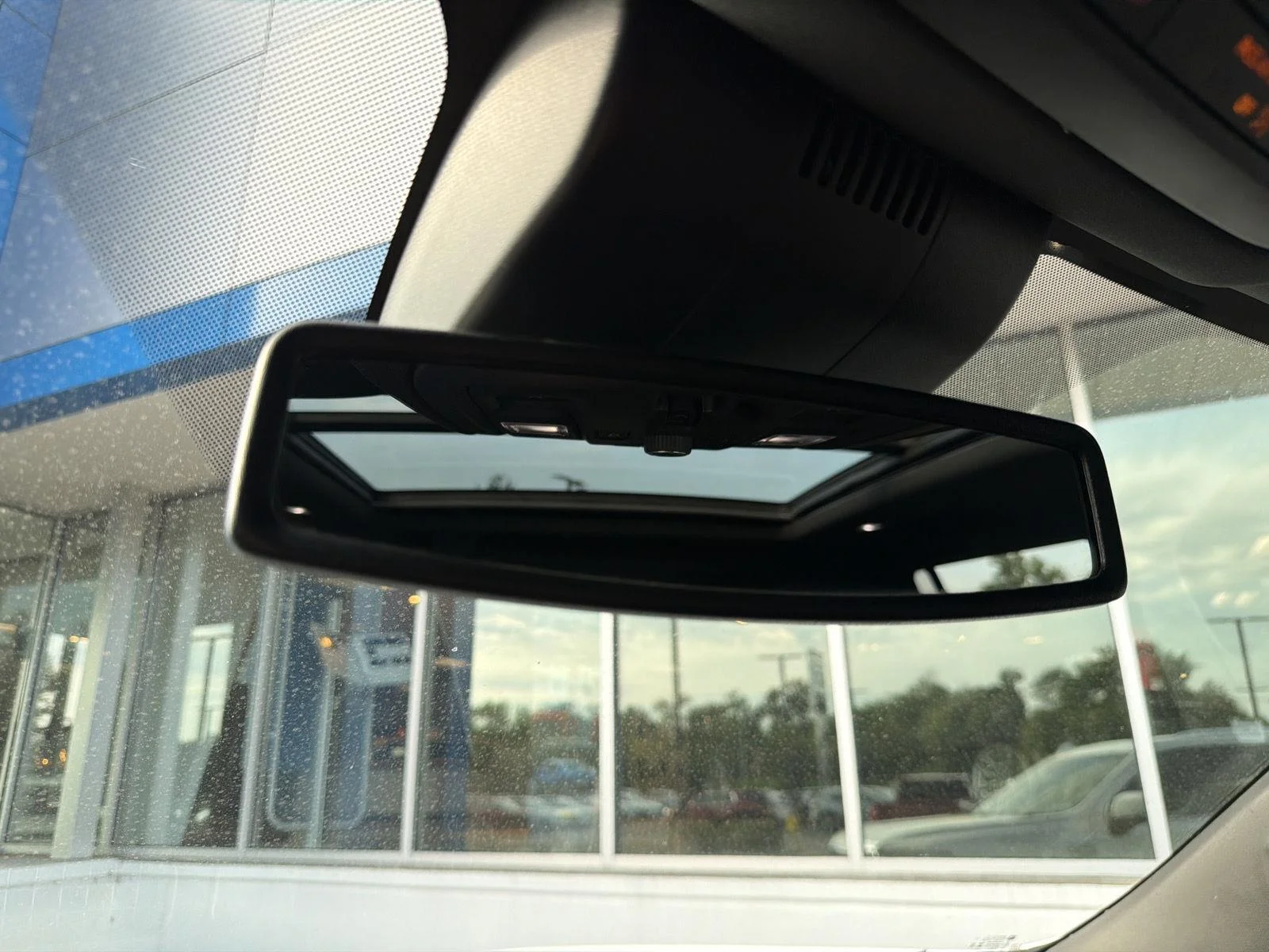 Used 2023 Summit White GMC SLT image 29