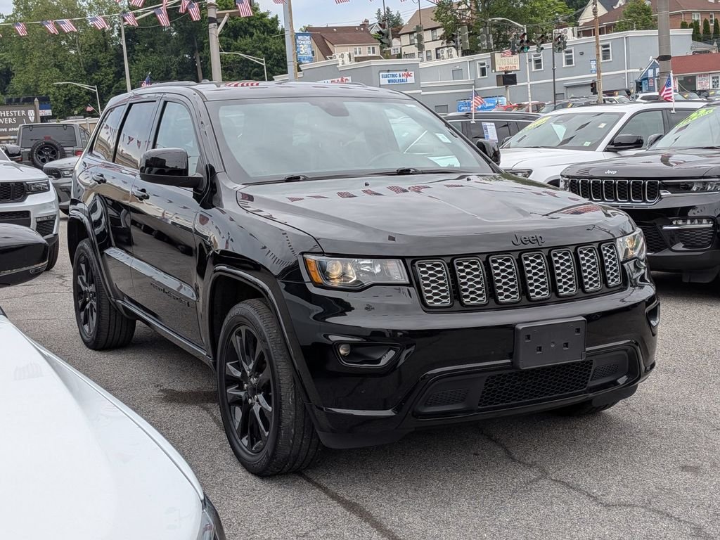 Used 2022 Black Jeep Laredo X image 4
