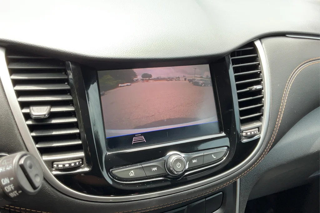 Used 2022 White Chevrolet LT image 17