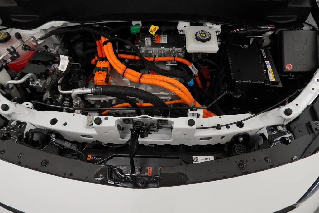 New 2027 Summit White Chevrolet LT image 39