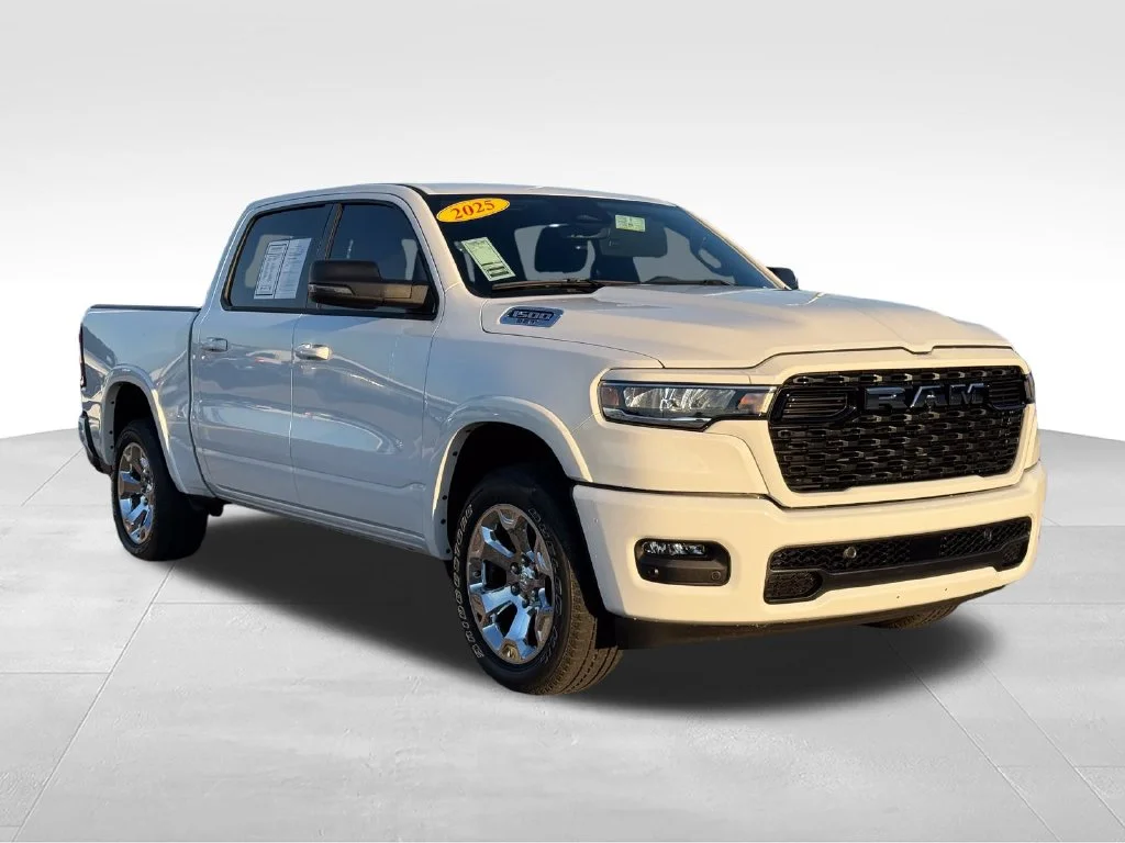 Used 2025 White Ram Big Horn/Lone Star image 30