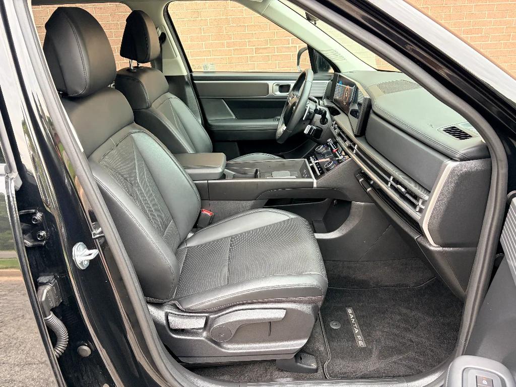 Used 2025 Phantom Black Hyundai SEL image 26