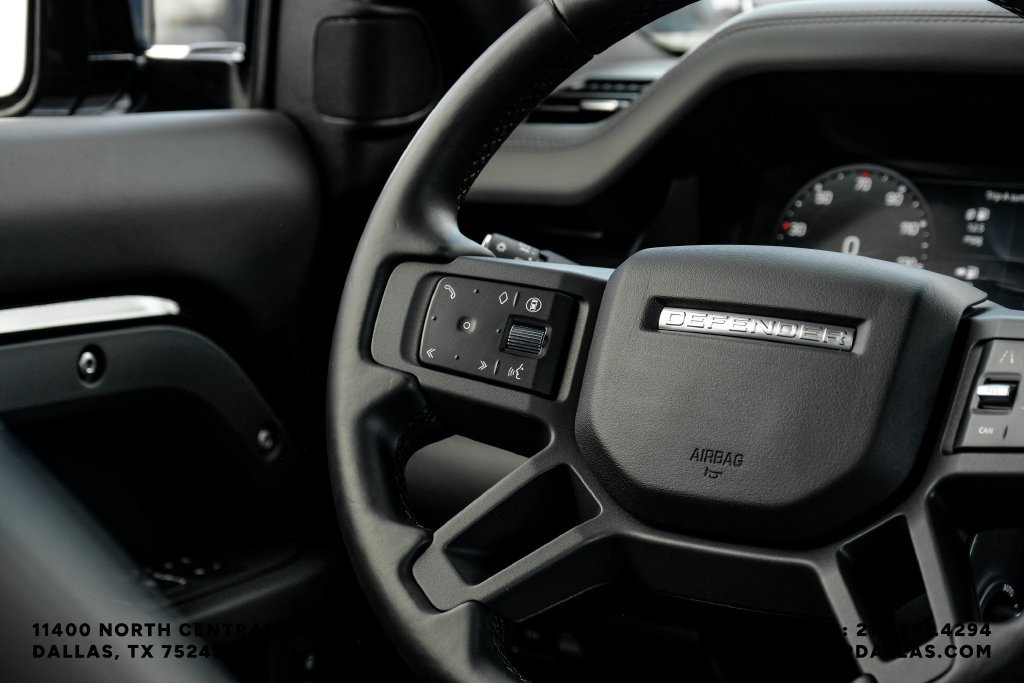 Used 2025 Black Land Rover X-Dynamic SE image 20
