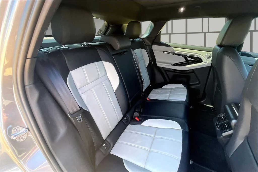 Used 2022 Gray Land Rover R-Dynamic SE image 27