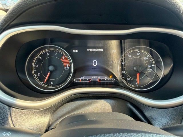 Used 2016 Bright White Clearcoat Jeep Trailhawk image 26