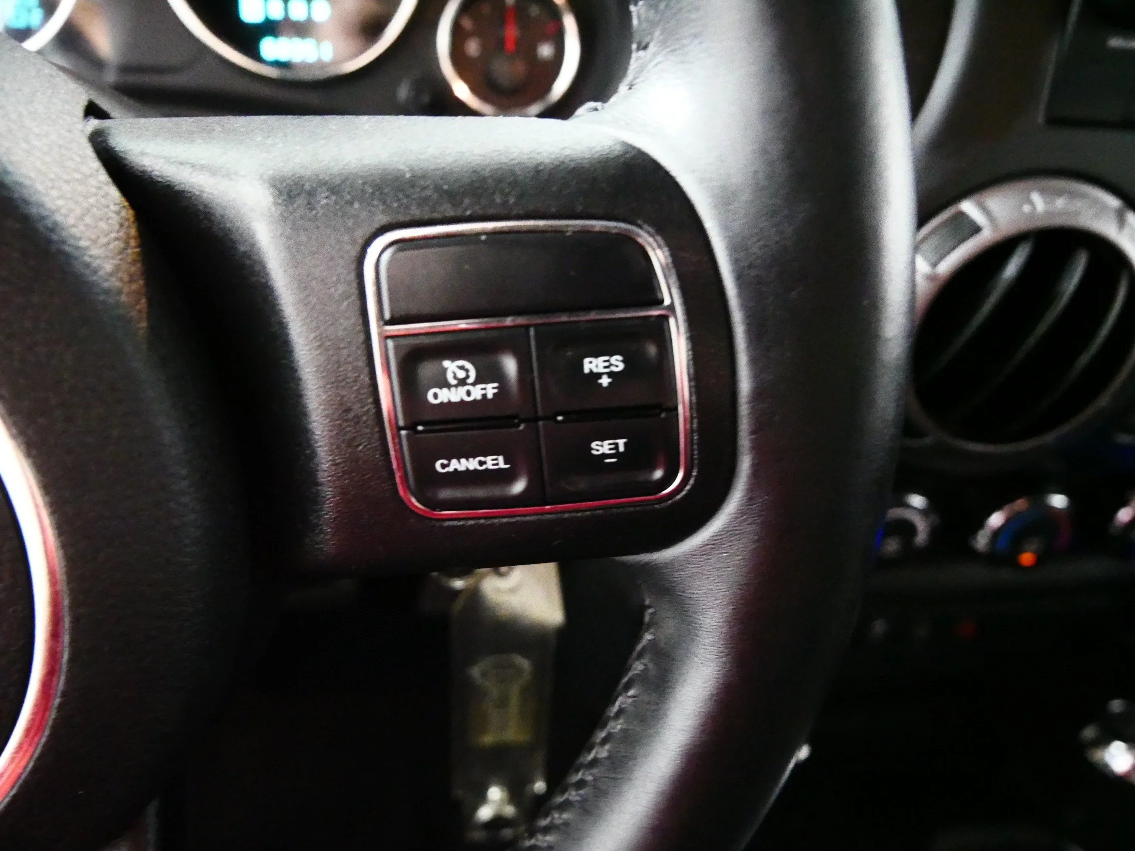 Used 2013 Dune Jeep Sport image 28