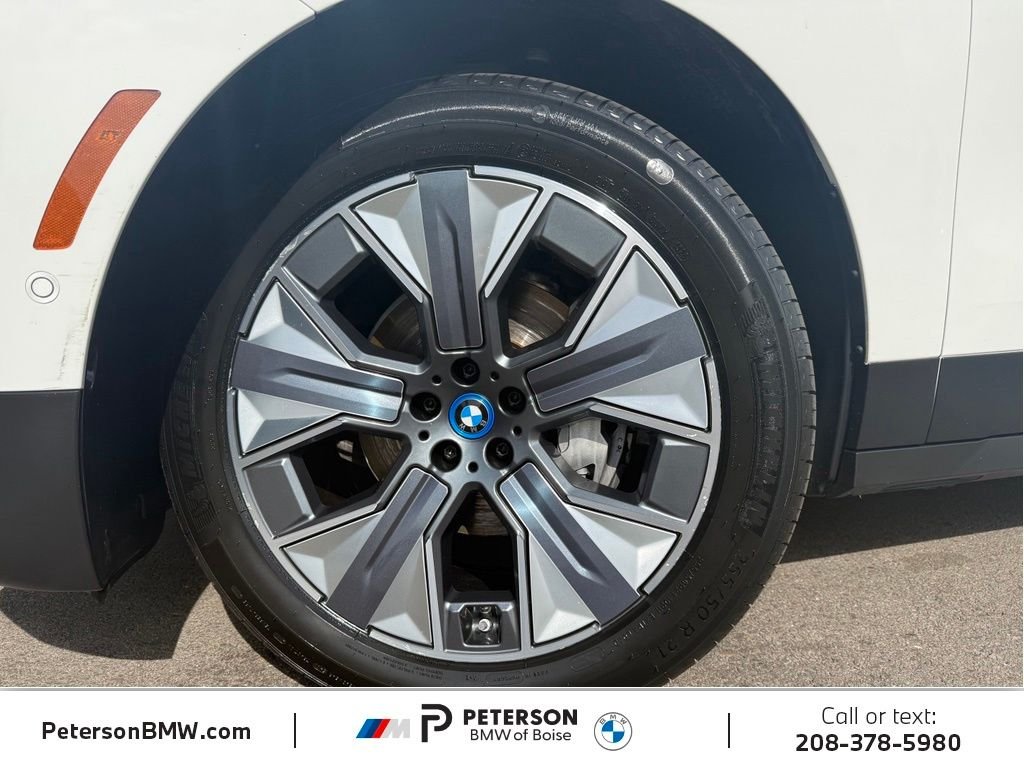 Used 2024 White BMW xDrive50 image 34