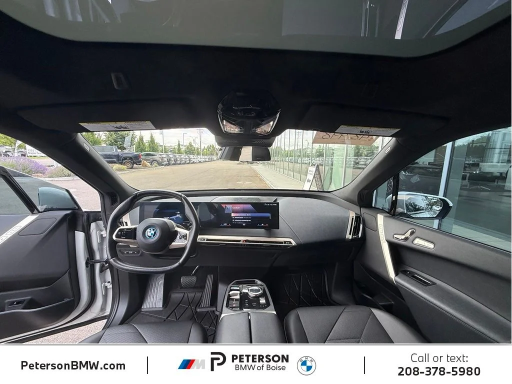 Used 2023 White BMW xDrive50 image 19