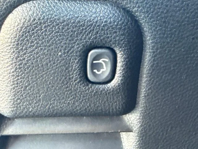 Used 2018 White Jeep Overland image 23