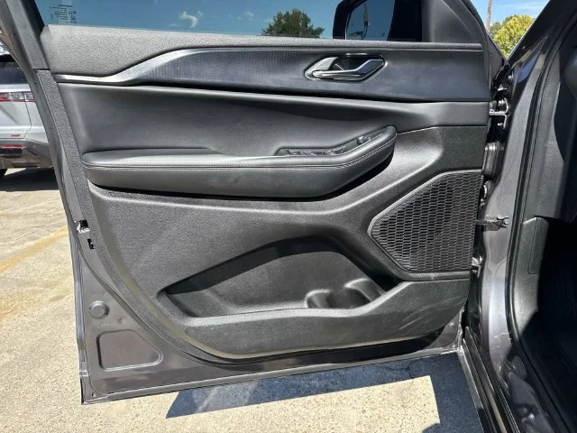 Used 2025 Gray Jeep Altitude X image 36