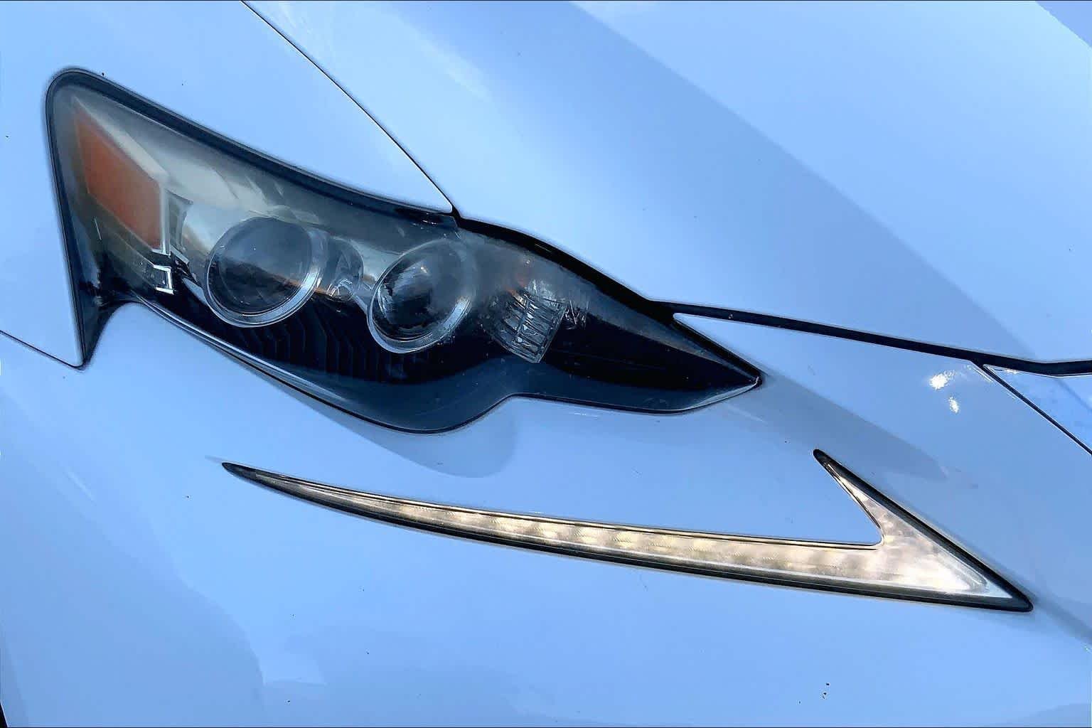 Used 2014 Ultra White Lexus  image 27