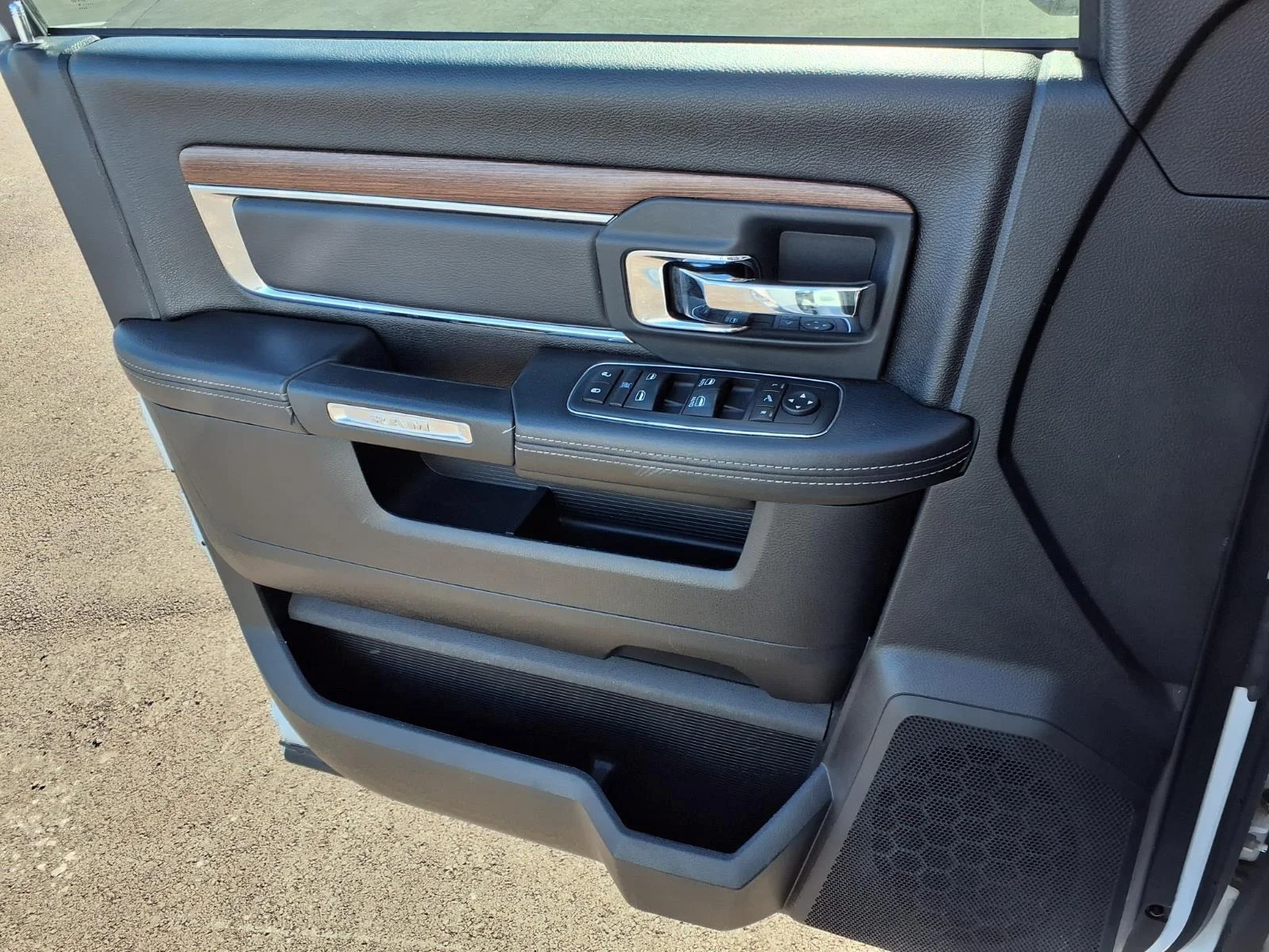 Used 2016 Bright White Clearcoat Ram Laramie image 22