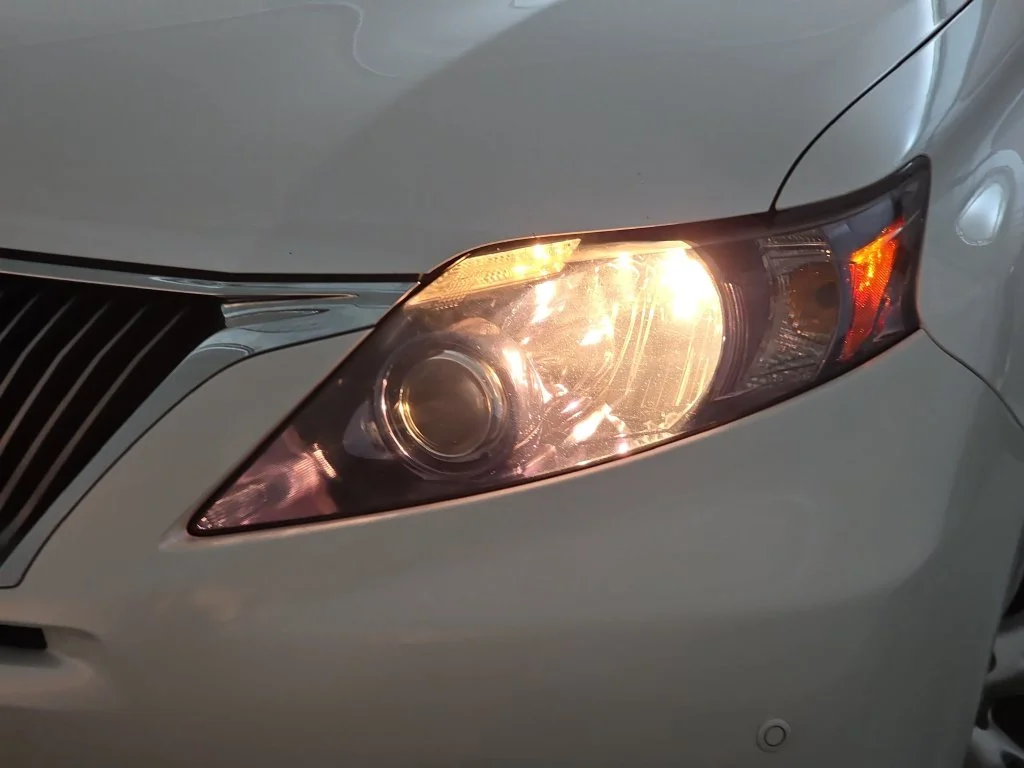 Used 2010 White Lexus 450h image 32
