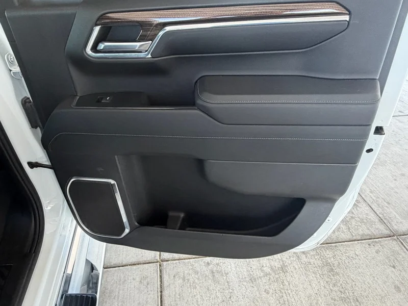 Used 2023 Summit White Chevrolet LT image 24