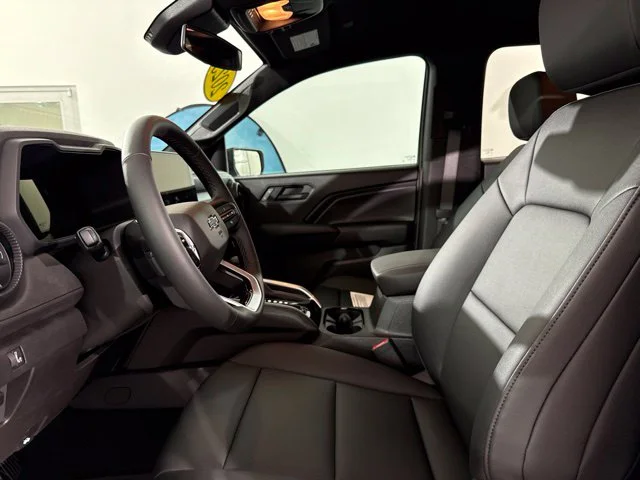 Used 2025 White Chevrolet Trail Boss image 15