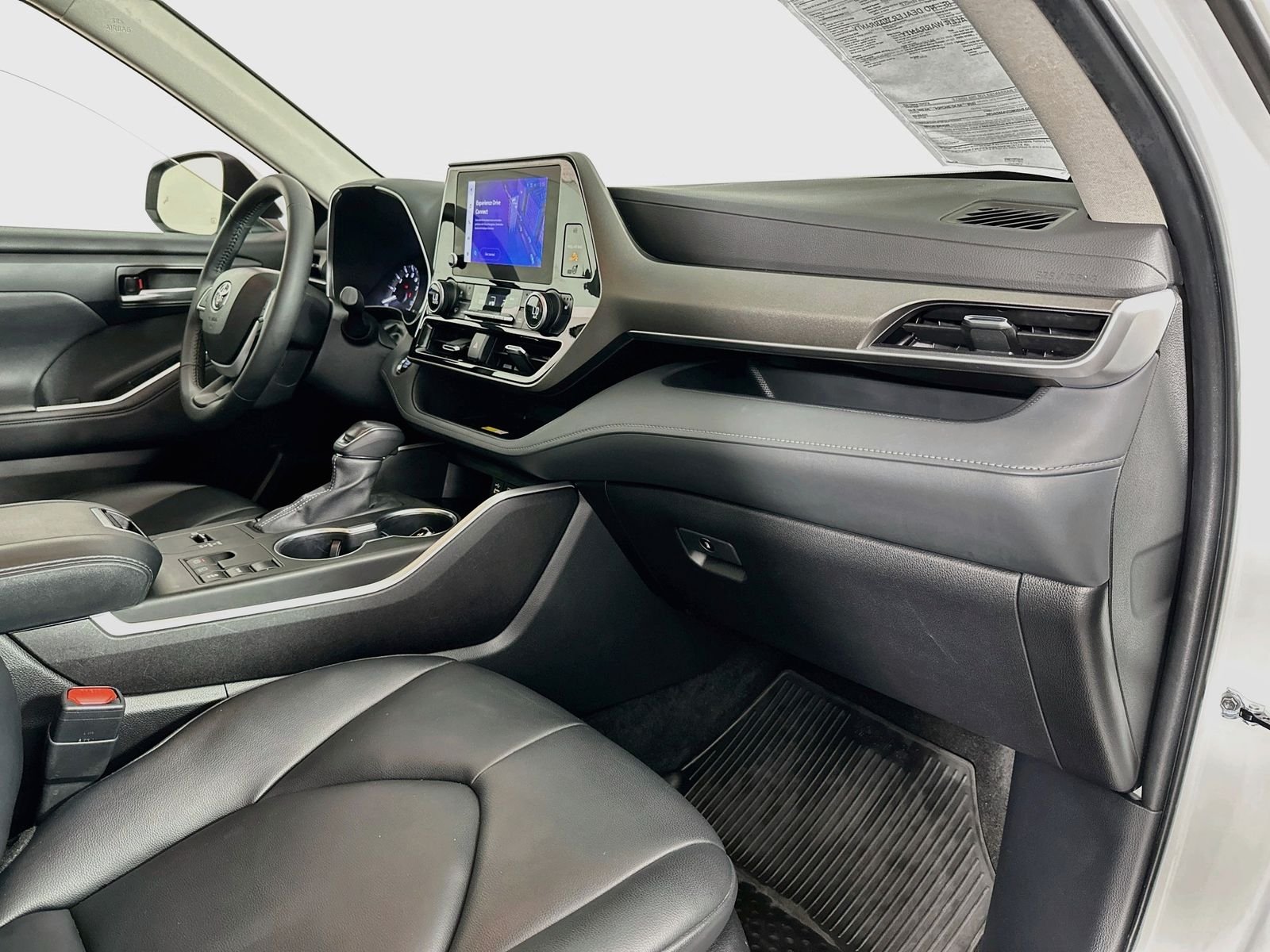Used 2023 Pearl Toyota XLE image 31