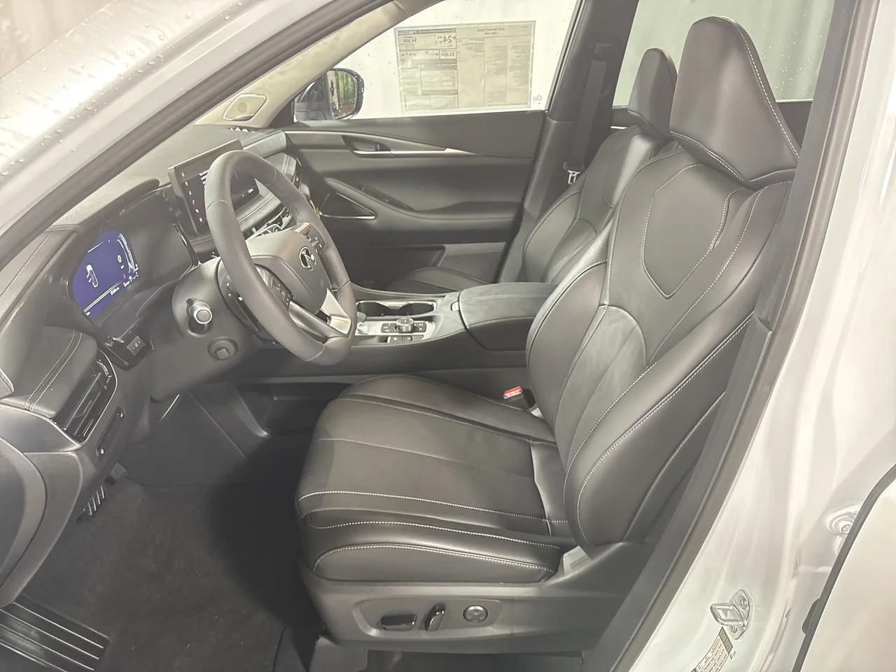 Certified Used 2026 White INFINITI LUXE image 3