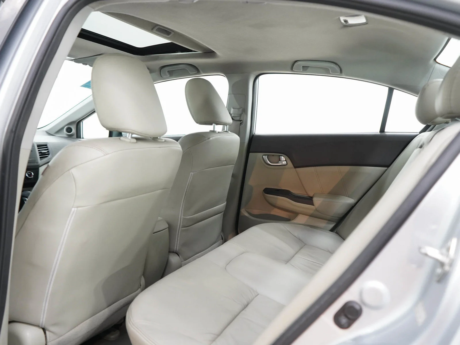 Used 2012 Alabaster Silver Metallic Honda EX-L SEDAN image 16