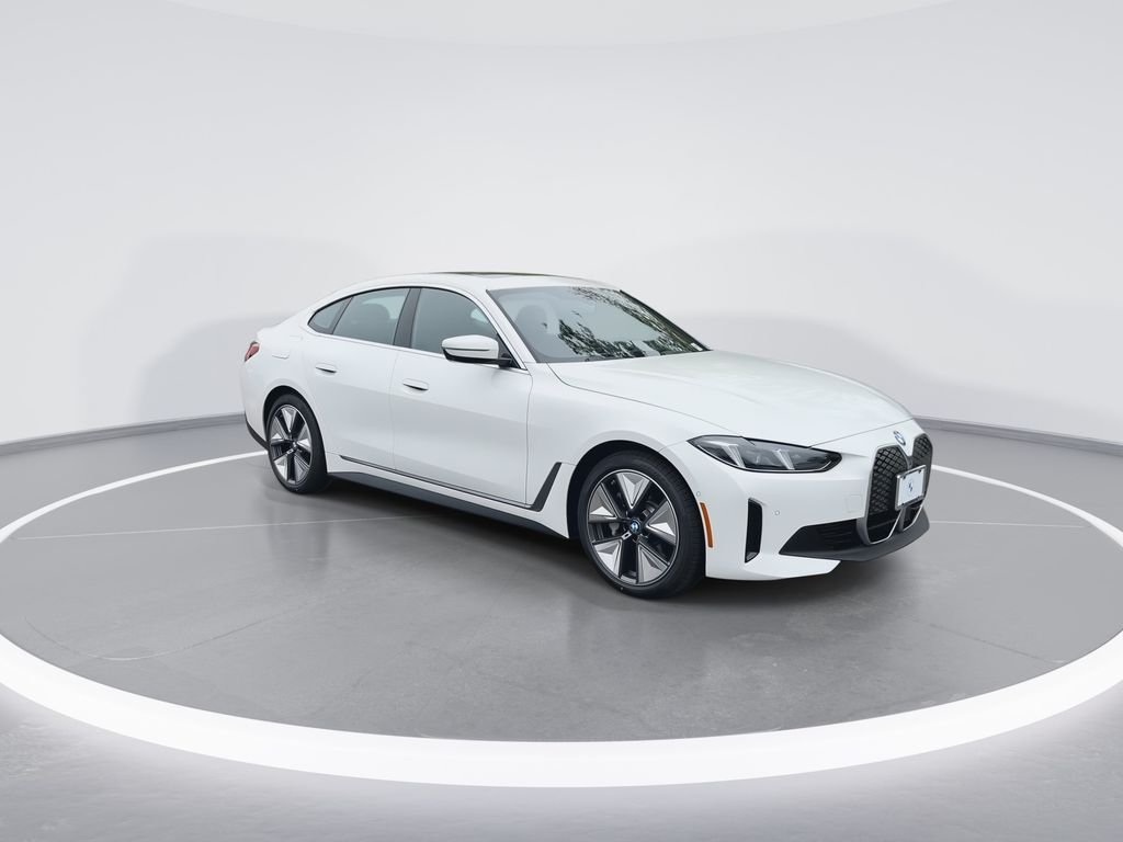 New 2026 White BMW xDrive40 image 2