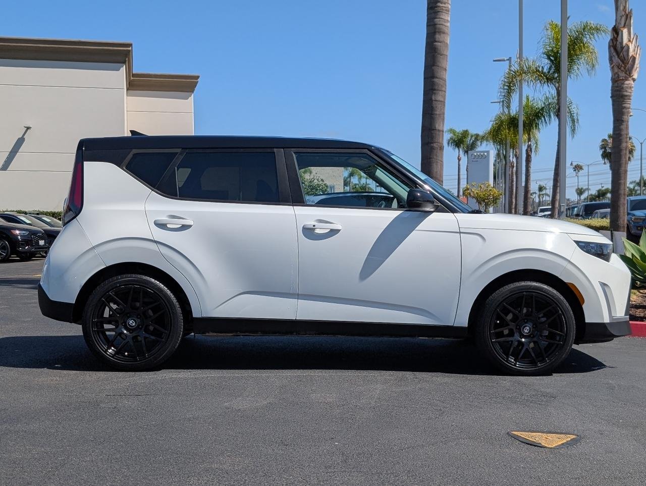 Used 2023 Clear White w/Black Roof Kia S image 4