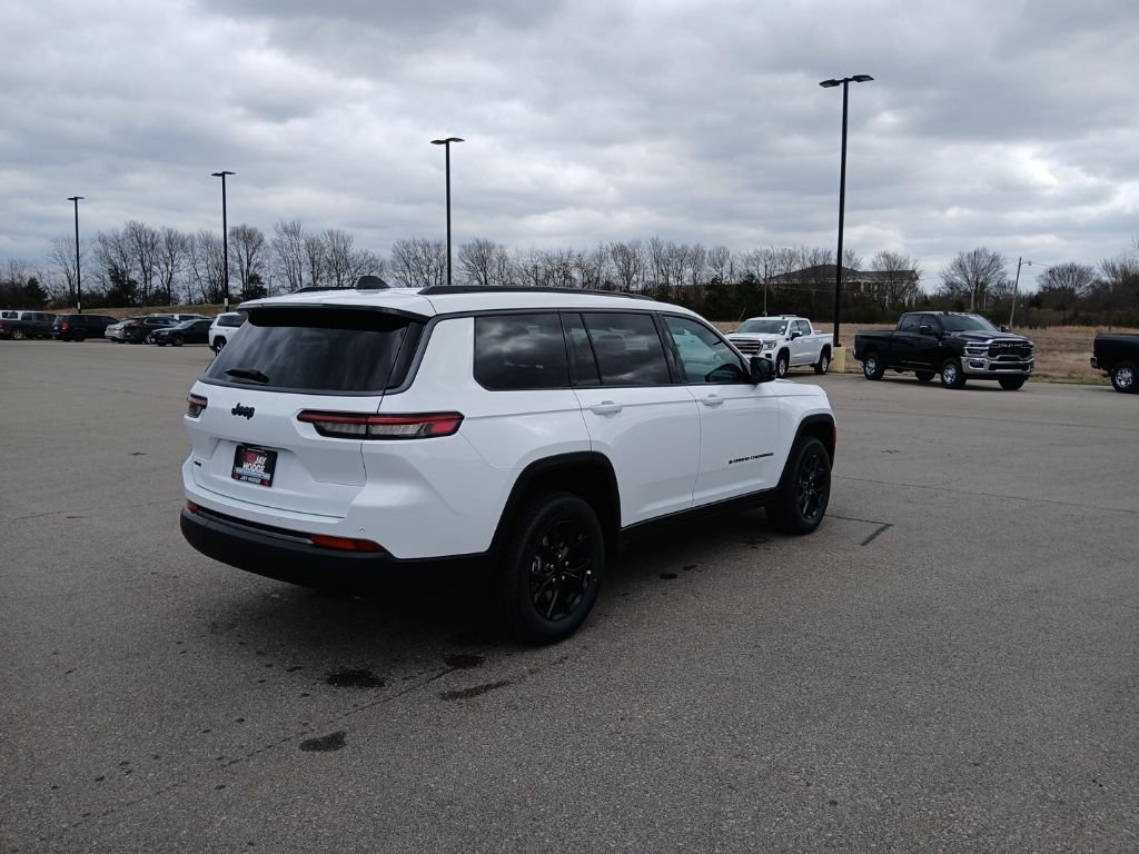 New 2026 Bright White Clear-Coat Exterior Paint Jeep Altitude image 7