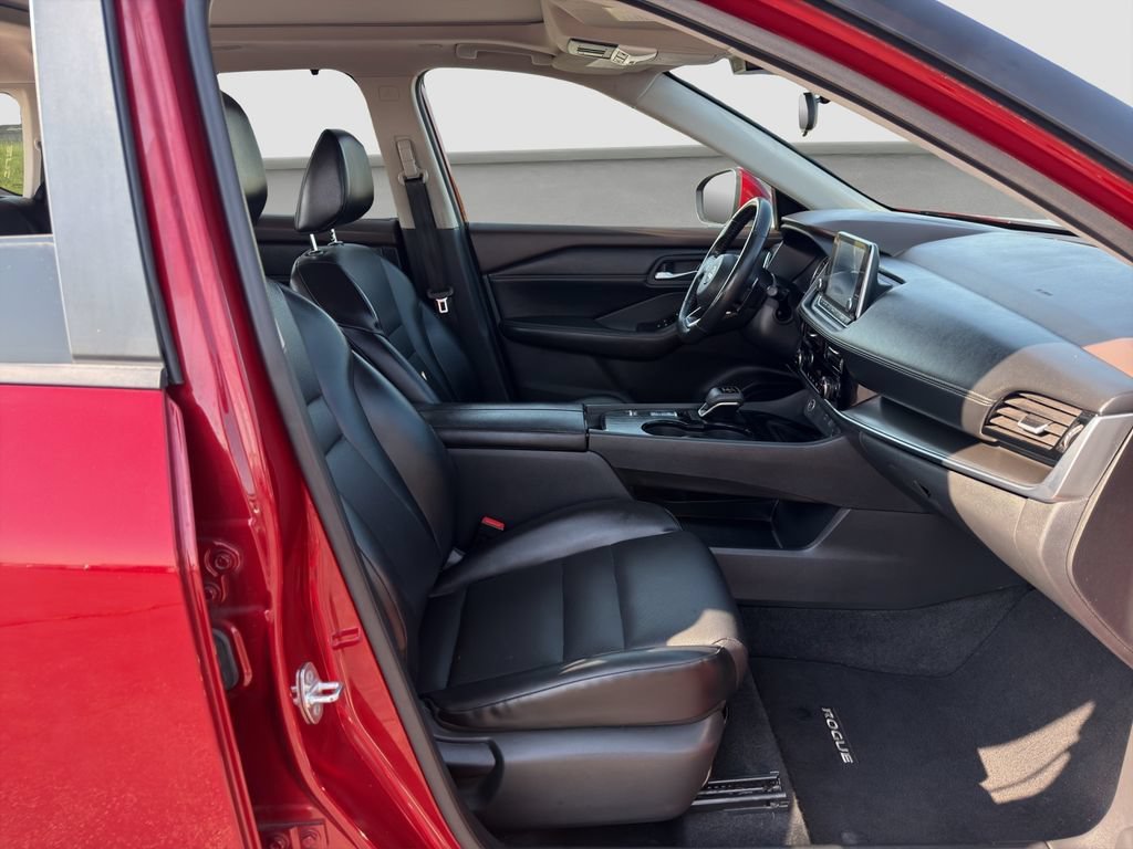 Used 2022 Red Nissan SV FWD image 18