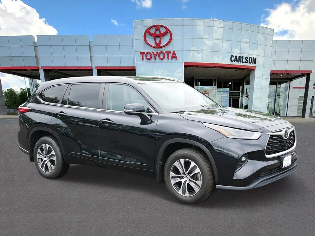 Used 2023 Toyota Highlander XLE with VIN 5TDKDRBH7PS021309 for sale in Minneapolis, Minnesota