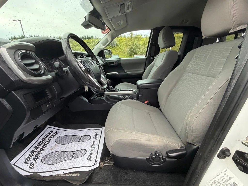 Used 2018 White Toyota SR5 image 10