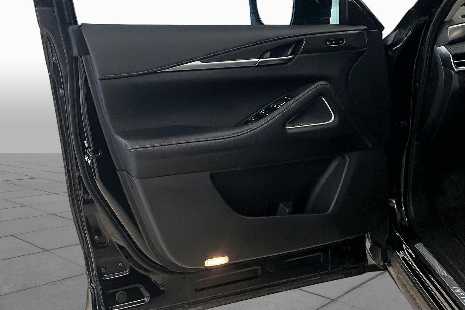Used 2025 Mineral Black INFINITI LUXE image 19