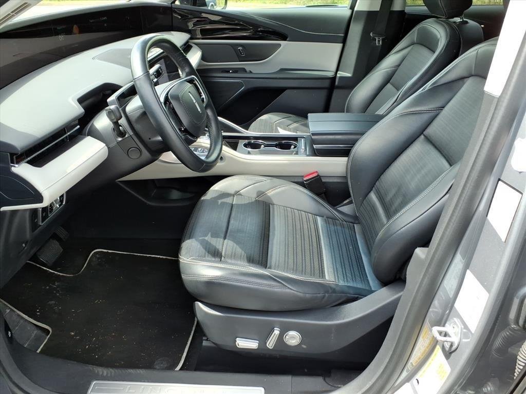 Used 2024 Lustrous Gray Metallic Clearcoat Lincoln Reserve image 12