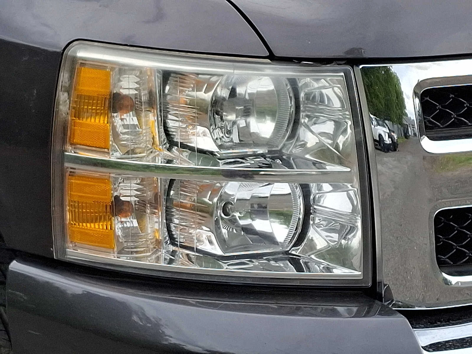Used 2010 Taupe Gray Metallic Chevrolet Xtra Fuel Economy image 9