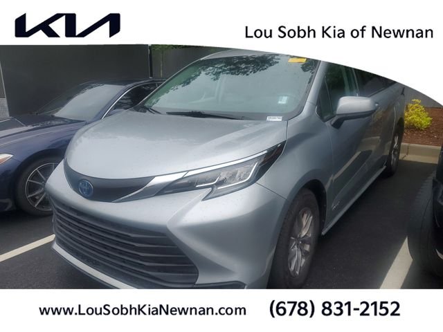 2021 Toyota Sienna LE 8-Passenger Hybrid FWD's photo