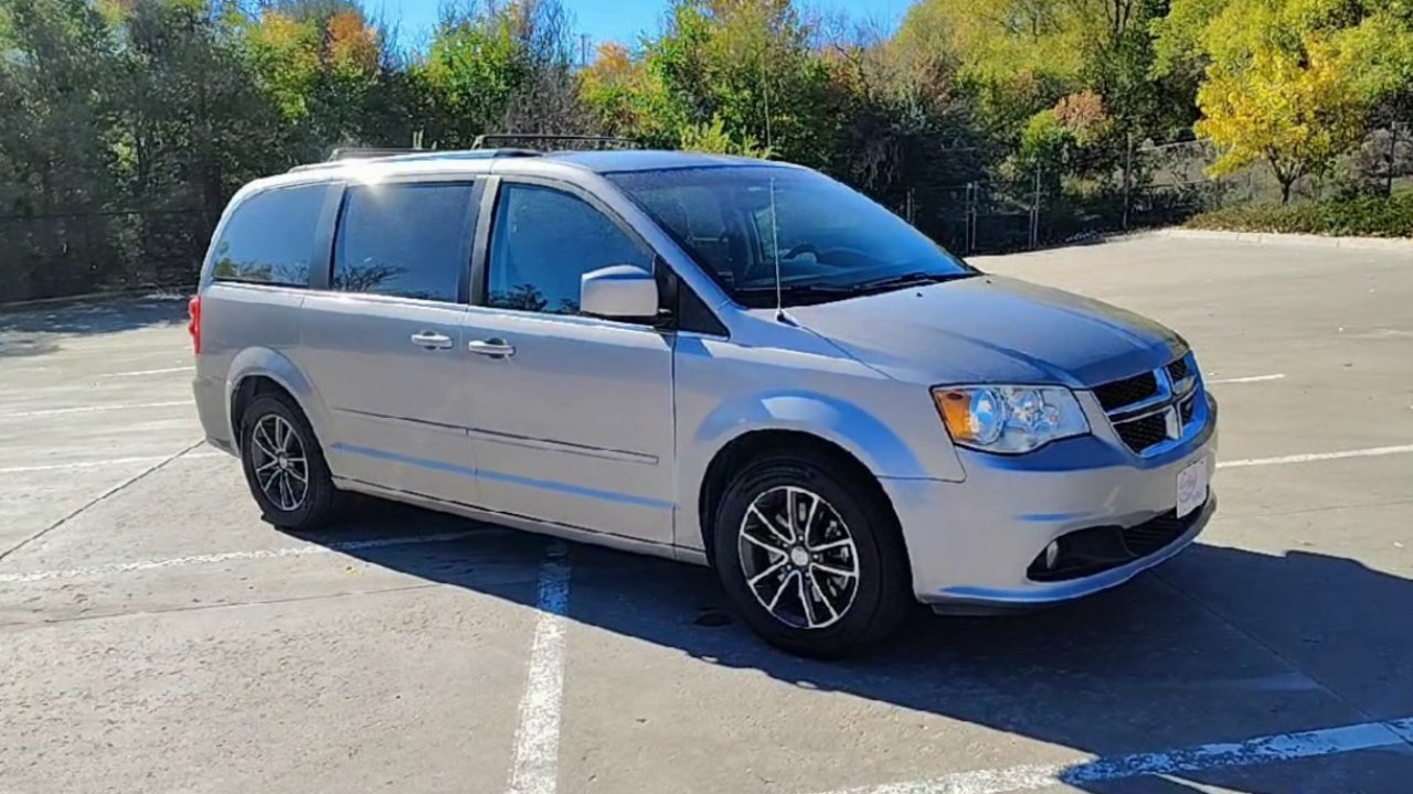 2017 Dodge Grand Caravan SXT photo 2