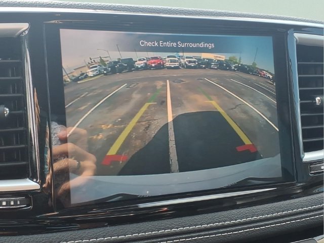 Used 2024  Chrysler Hybrid Select image 6