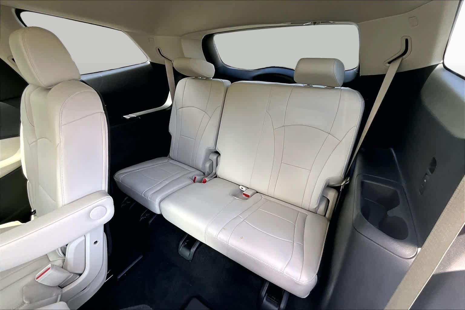 Used 2024 White Frost Tricoat Buick Essence image 38