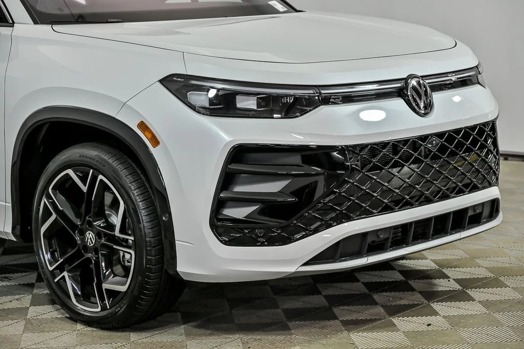 New 2026 White/off-white Volkswagen 2.0T SEL R-Line image 2