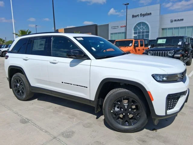 New 2026 Bright White Clear-Coat Exterior Paint Jeep Altitude image 1