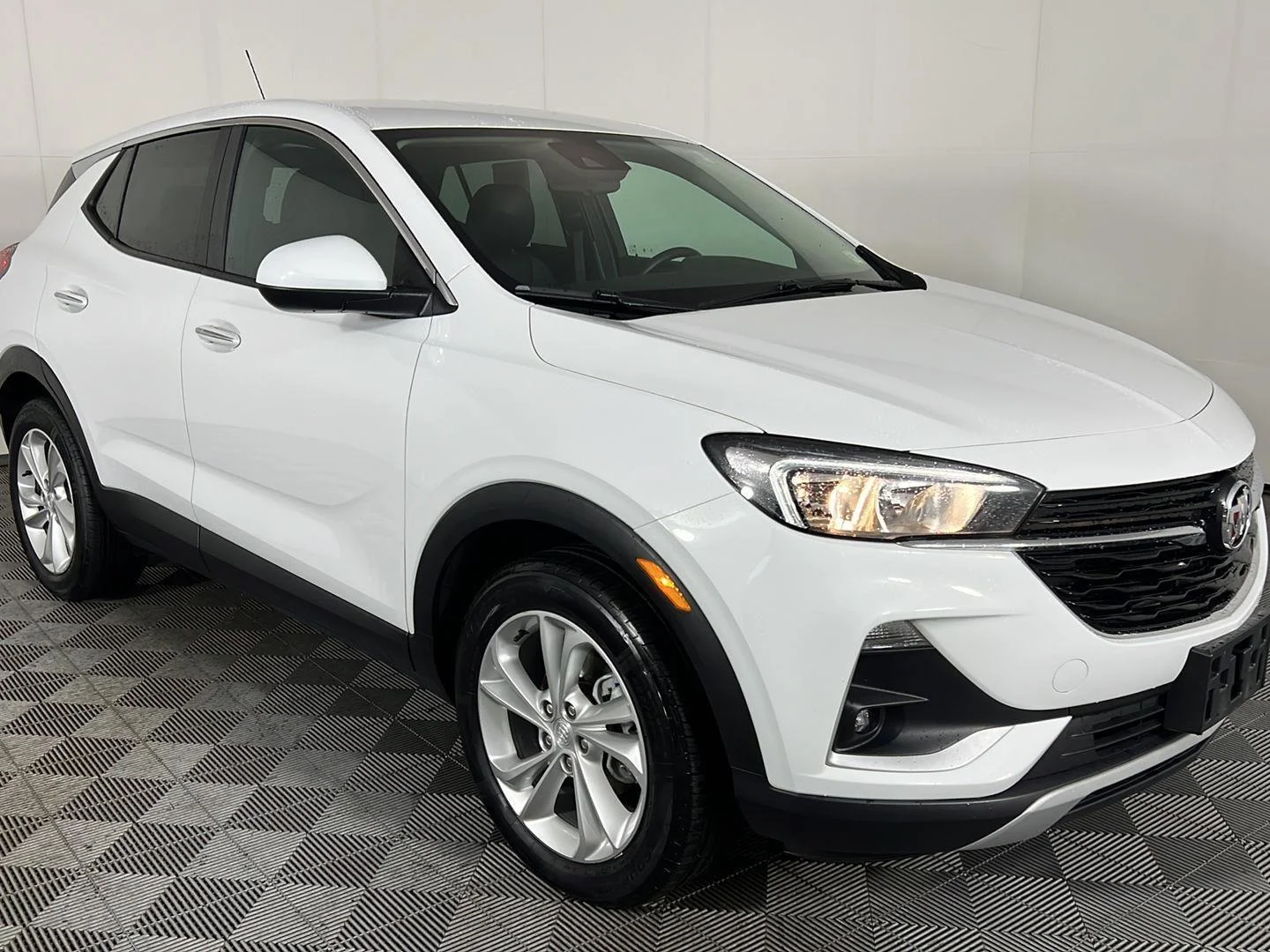 Used 2023 Summit White Buick Preferred image 3