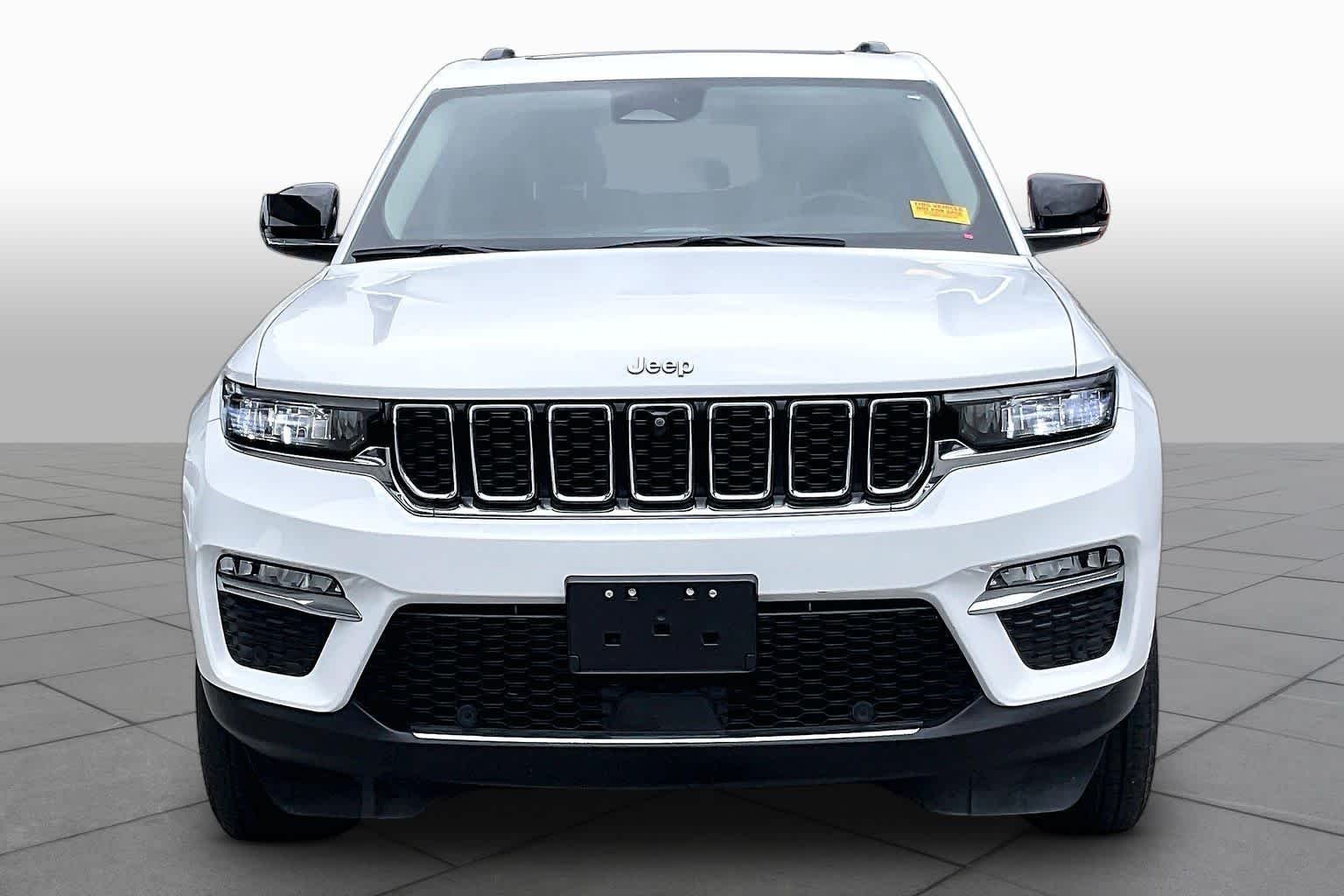 Used 2022 Bright White Clearcoat Jeep  image 4