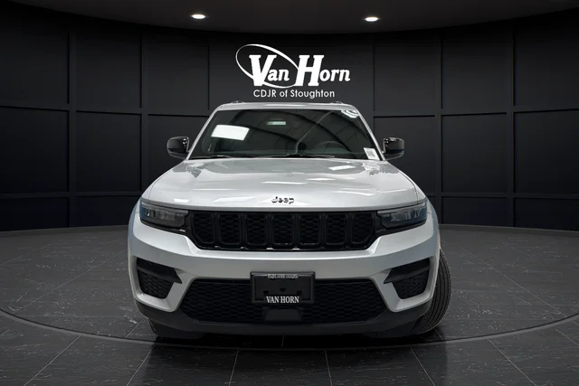 Used 2024 Silver Jeep Altitude X image 2