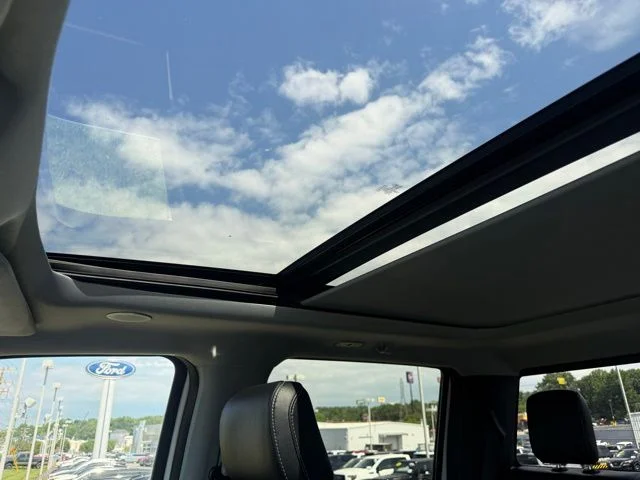 Used 2024 White Ford Lariat image 31