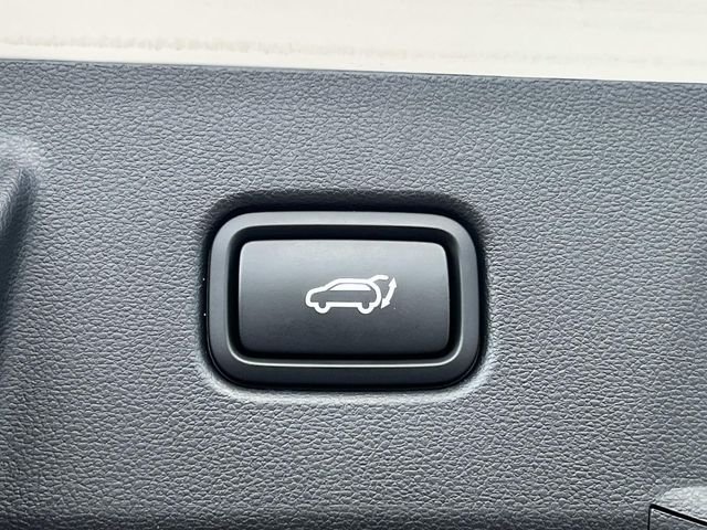 Used 2025 White Hyundai Limited image 12
