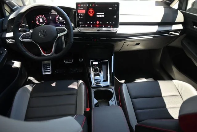 2025 Volkswagen Golf GTI SE - Photo 7