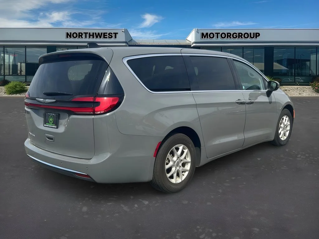 2023 Chrysler Pacifica Touring L - Photo 7