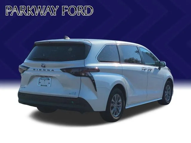 Used 2023 Beige Toyota XLE image 5
