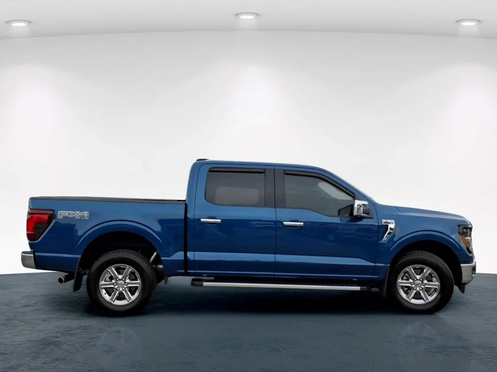 Used 2025 Blue Ford XLT image 7