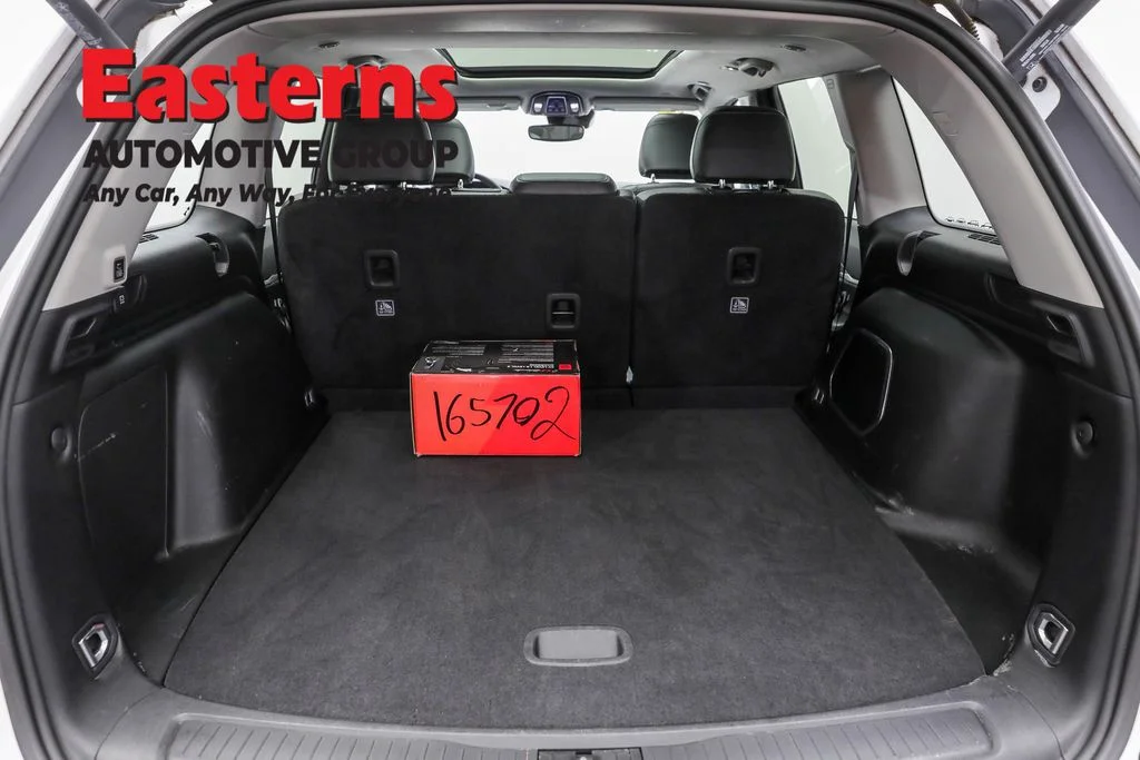 Used 2022 White Jeep 4xe image 9